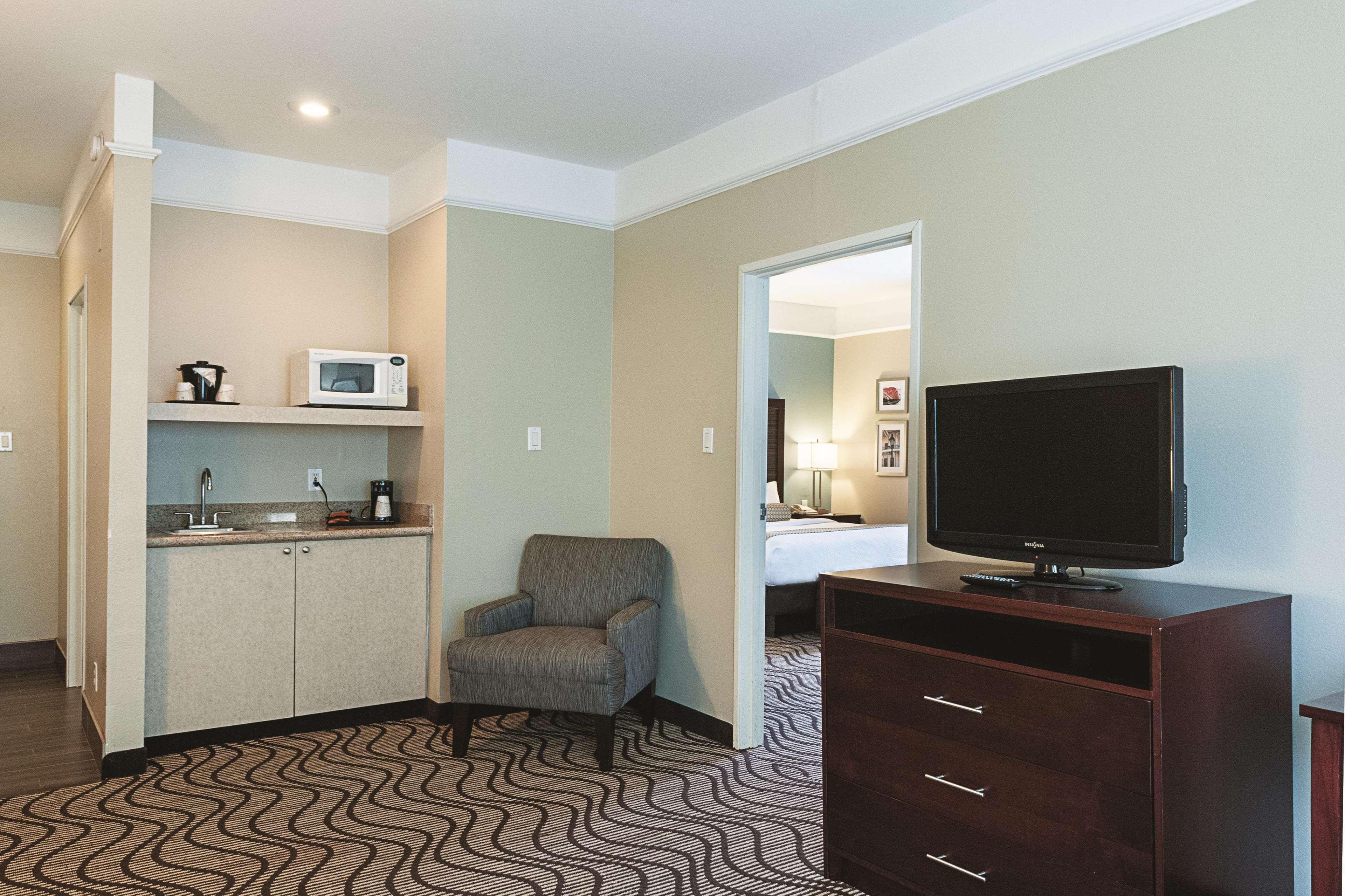 La Quinta By Wyndham Houma Hotel Exterior photo